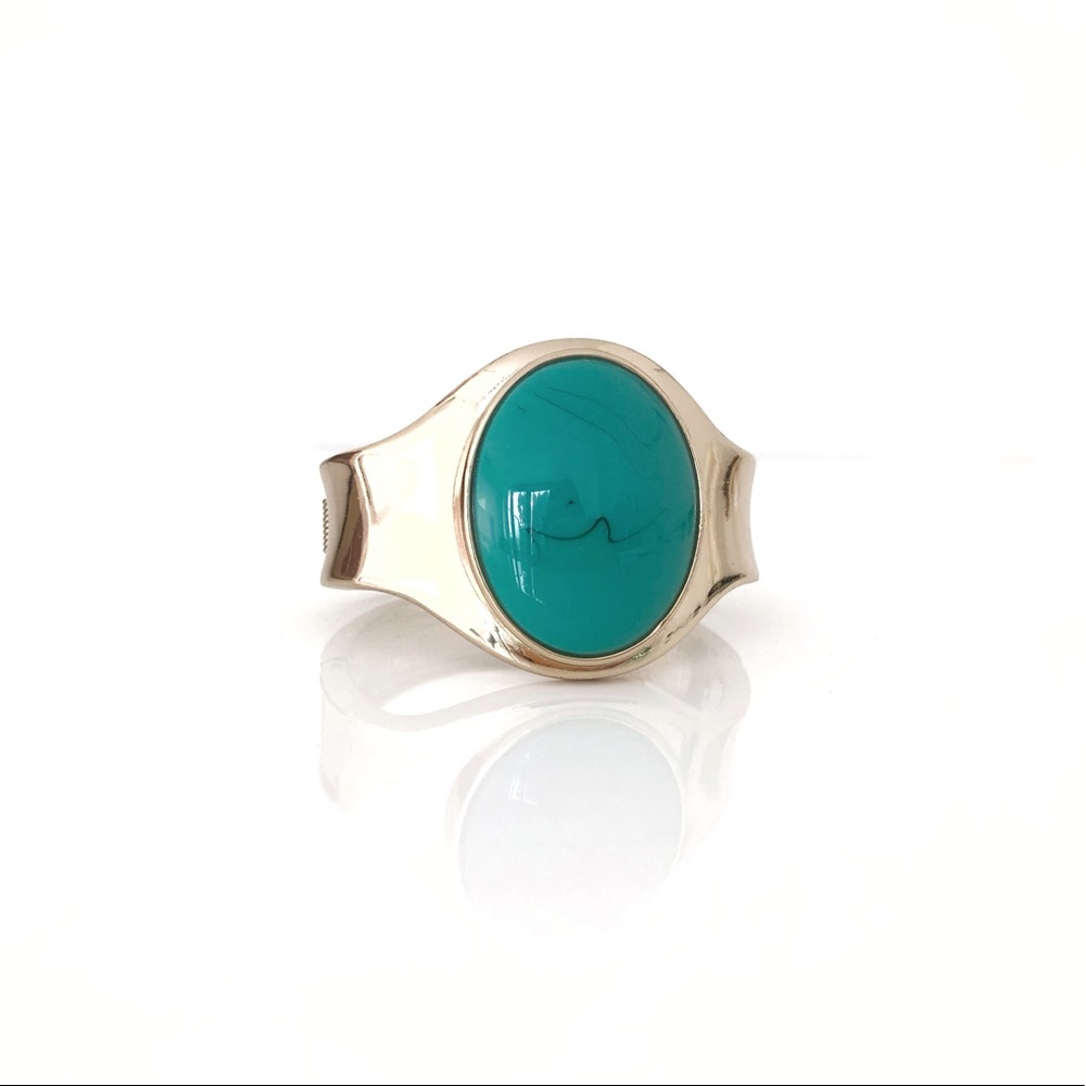 Gold bracelet with gem inlay